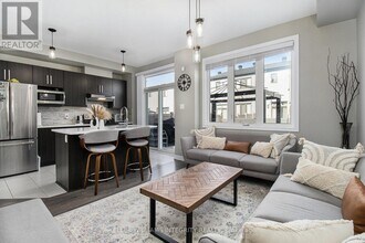 675 Lauraleaf Cres in Ottawa, ON - Building Photo - Building Photo