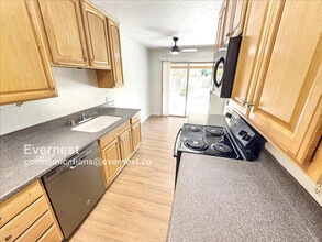 5516 Engle Rd in Carmichael, CA - Building Photo - Building Photo
