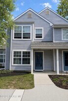 401 Hampton Ct in Englishtown, NJ - Building Photo