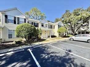 13706 Forest Lake Dr in Largo, FL - Building Photo - Building Photo