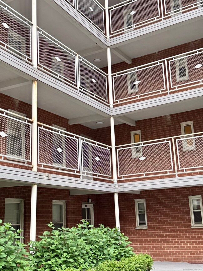 700 Summer St in Stamford, CT - Building Photo - Building Photo