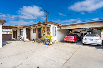 Somerset Apartments in Bellflower, CA - Building Photo - Building Photo