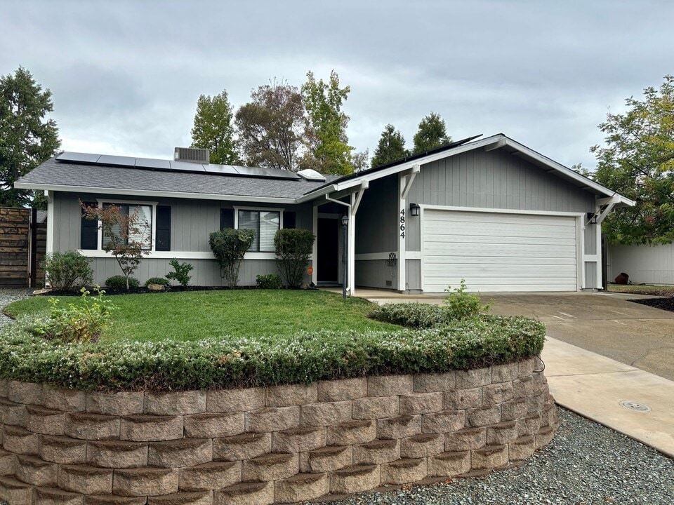 4864 Hillbrook Dr in El Dorado, CA - Building Photo