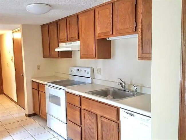 2463 Cochrane Dr in Woodbury, MN - Building Photo - Building Photo