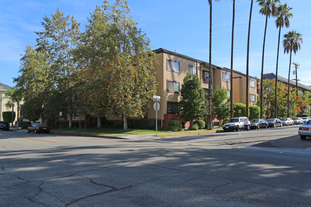 301 Fairview Ave in Glendale, CA - Building Photo