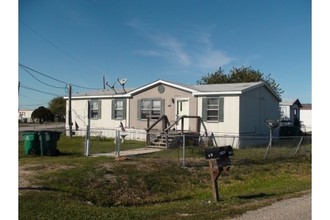 2515 Oyster Creek Bnd in Oyster Creek, TX - Foto de edificio - Building Photo