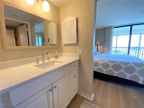 10525 Gulf Shore Dr in Naples, FL - Building Photo - Building Photo
