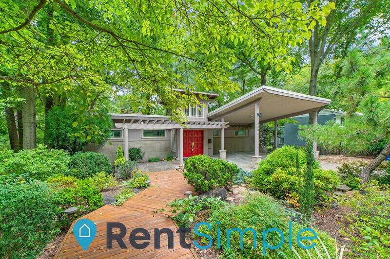 6502 Lakeview Dr in Falls Church, VA - Building Photo