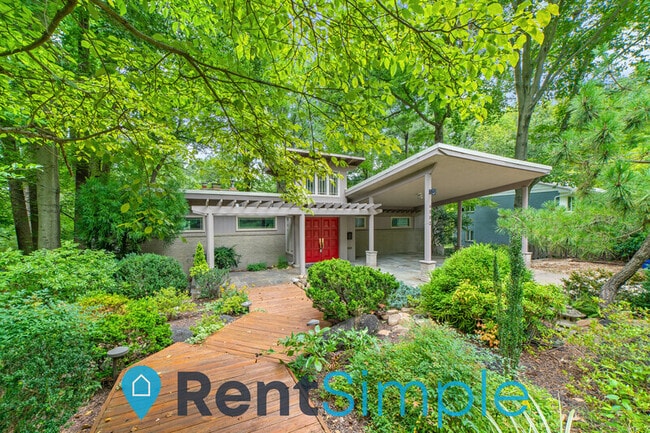 property at 6502 Lakeview Dr