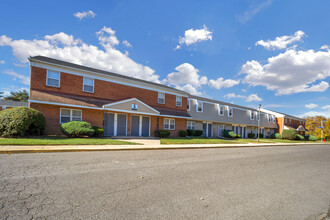 Sunset Heights Apartments in Burlington, NJ - Building Photo - Building Photo