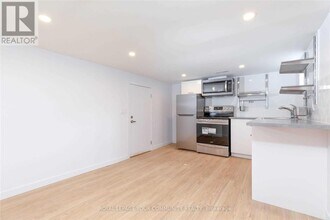 1370 Woodbine Ave in Toronto, ON - Building Photo - Building Photo