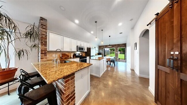 2708 Kingsland Way in Austin, TX - Building Photo - Building Photo