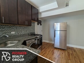 910 W George St, Unit 1 in Chicago, IL - Foto de edificio - Building Photo