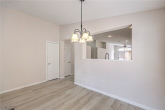 8136 Shady Glen Ave in Las Vegas, NV - Building Photo - Building Photo