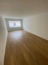 225 Montana Ave in Santa Monica, CA - Building Photo - Building Photo