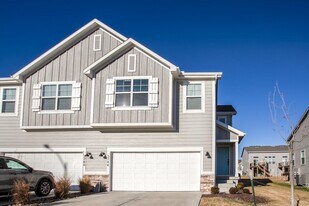 3744 SW Maryville Pl in Lee's Summit, MO - Building Photo