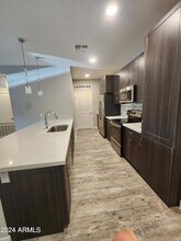 5550 E Deer Valley Dr, Unit 2S in Phoenix, AZ - Building Photo - Building Photo