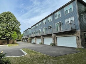 615 Broadway St in Libertyville, IL - Building Photo - Building Photo