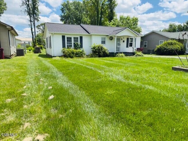 property at 1310 E Chilhowie Ave