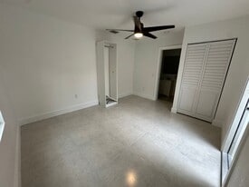 111 NW 68th St in Miami, FL - Building Photo