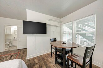 915 W 21st in Austin, TX - Foto de edificio - Building Photo