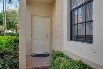 3912 Tree Top Dr in Weston, FL - Building Photo - Building Photo