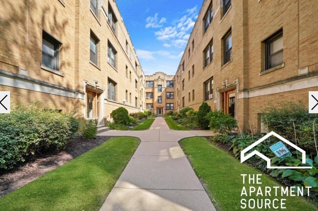 2651 N Spaulding Ave, Unit 2 in Chicago, IL - Foto de edificio - Building Photo