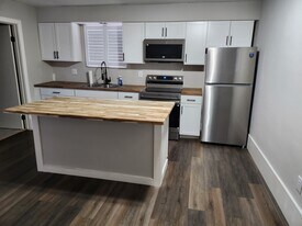 188 New Castle Rd, Unit Apt A in Butler, PA - Building Photo