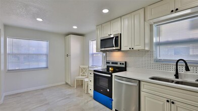 326 Hobart Ave in Daytona Beach, FL - Building Photo - Building Photo