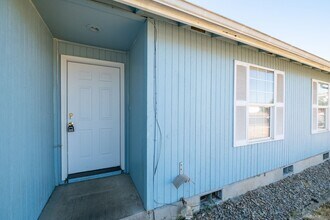 462-464 Hummingbird St SE in Albany, OR - Building Photo - Building Photo