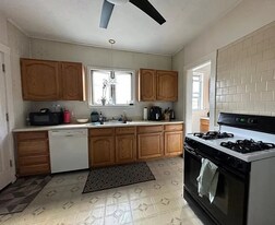 19 Stanley Ave, Unit 2 in Medford, MA - Building Photo