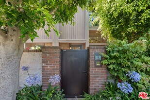 13044 Mindanao Wy in Marina Del Rey, CA - Building Photo