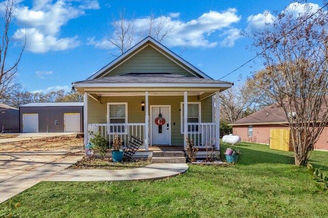 610 Railroad Ave in Shepherd, TX - Building Photo - Building Photo