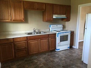 1307 Pleasant St in Springfield, OR - Building Photo - Building Photo