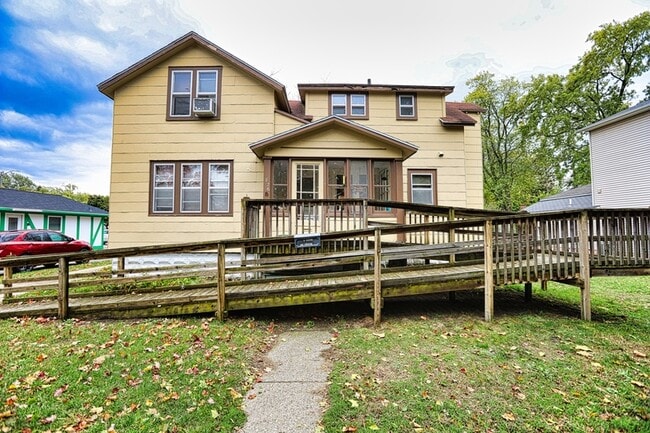 property at 826 Pennoyer Ave