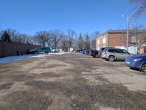 408 McKay SApt, Unit 15 in Alexandria, MN - Building Photo - Building Photo