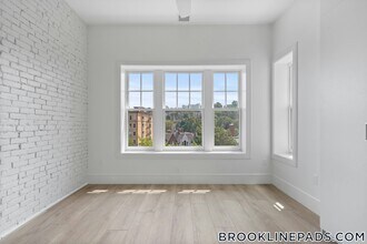 1580 Beacon St, Unit 100 in Brookline, MA - Foto de edificio - Building Photo