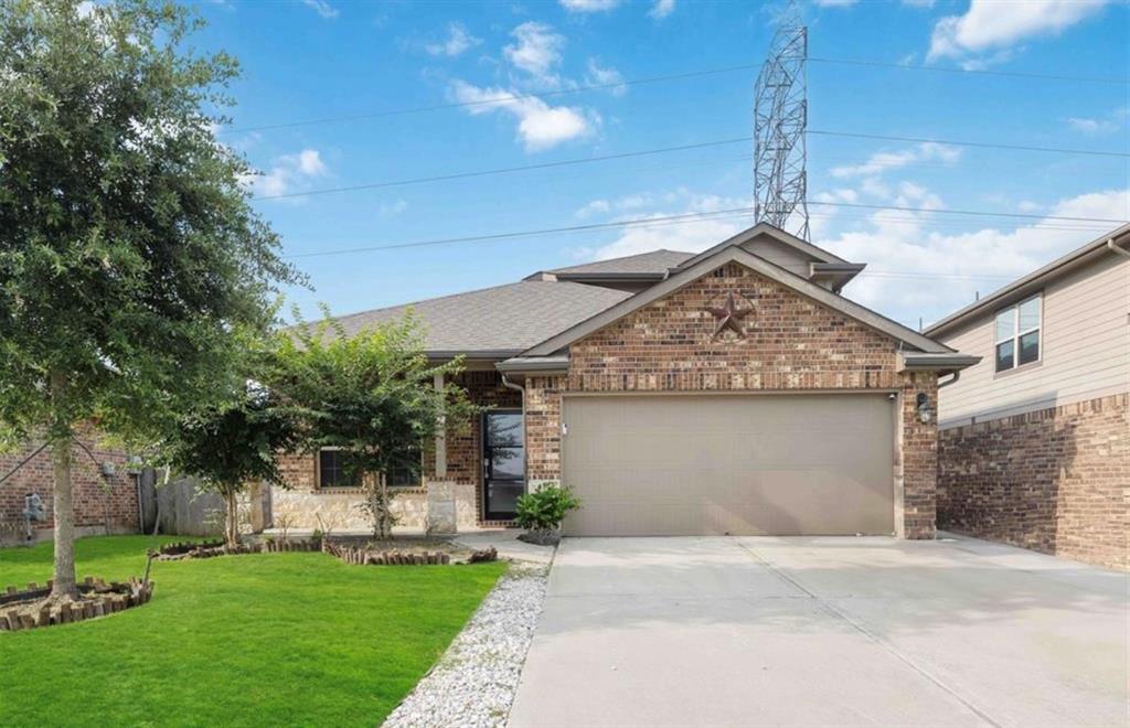 3003 Canadian Goose Ln in Baytown, TX - Building Photo