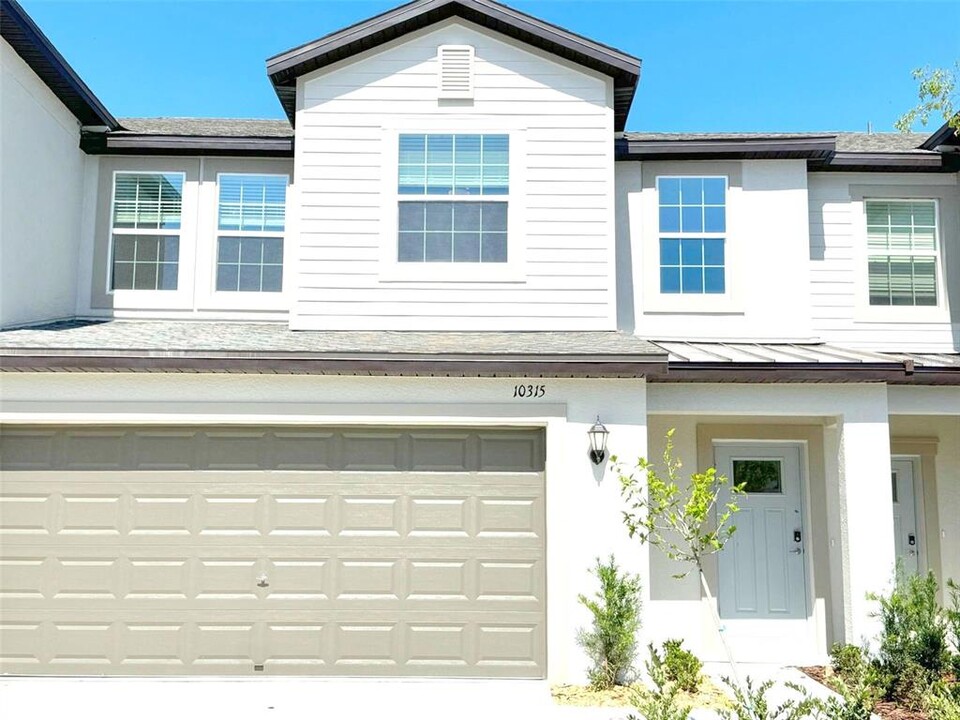 10315 Honey Hammock Wy in San Antonio, FL - Building Photo