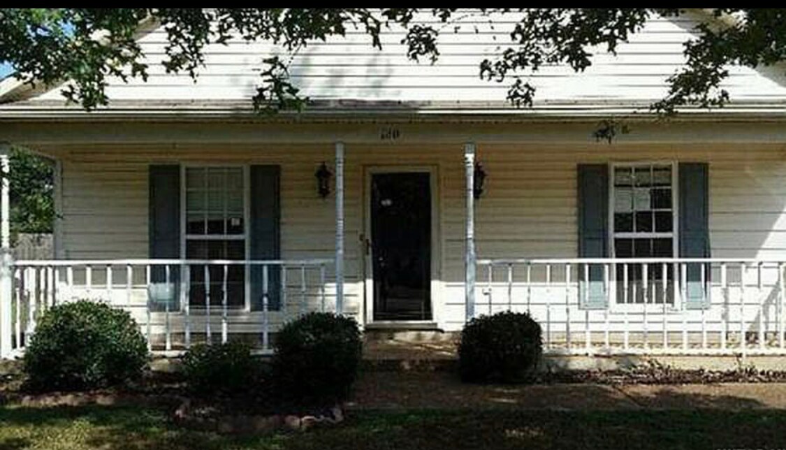 120 Woods Edge Dr in Jackson, TN - Building Photo