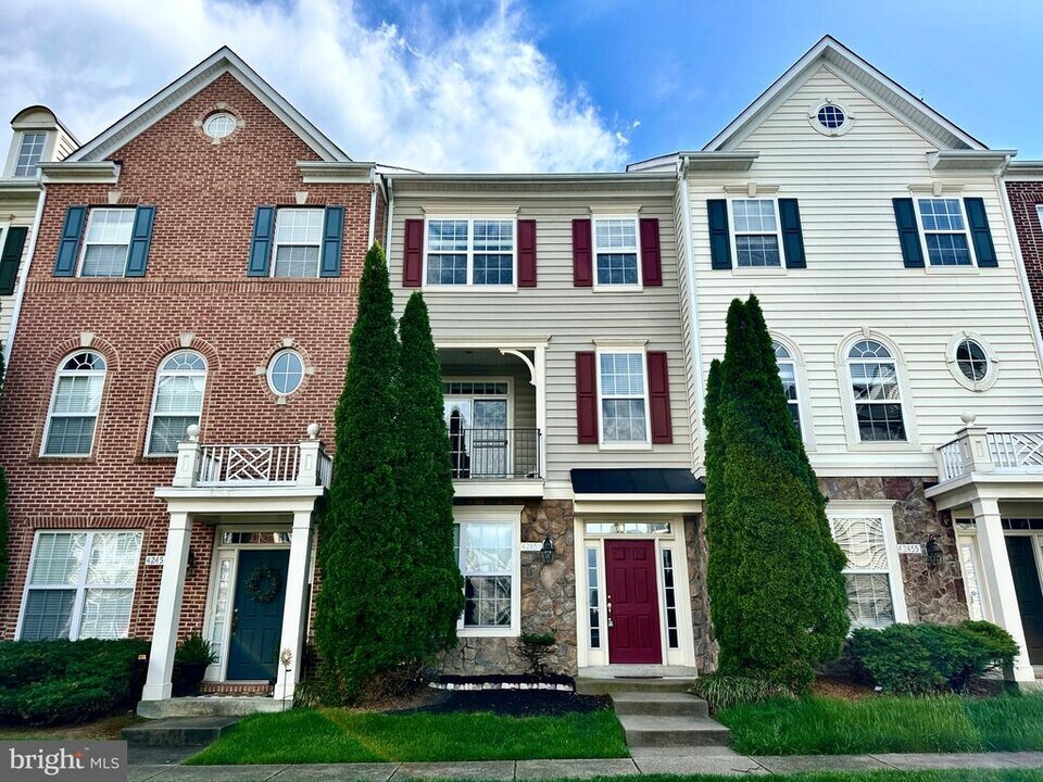 42457 Malachite Terrace in Ashburn, VA - Building Photo