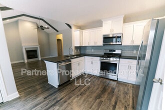 372 Canada Dr in Farmington, AR - Building Photo - Building Photo