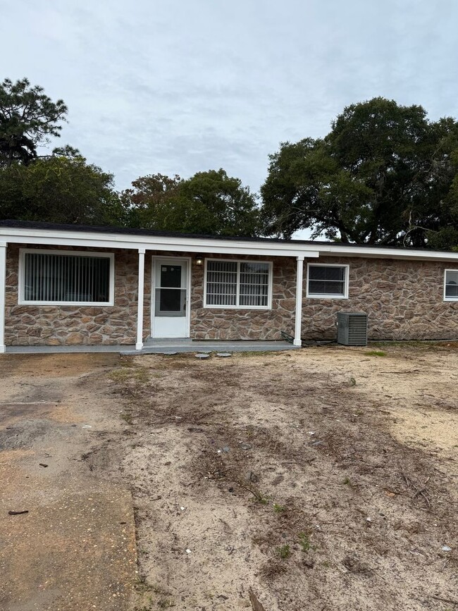 608 Manchester Rd in Fort Walton Beach, FL - Building Photo - Building Photo