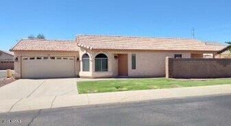 2221 E Union Hills Dr in Phoenix, AZ - Building Photo