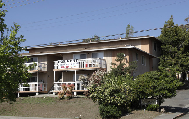 Foothill Terrace in San Leandro, CA - Building Photo - Building Photo