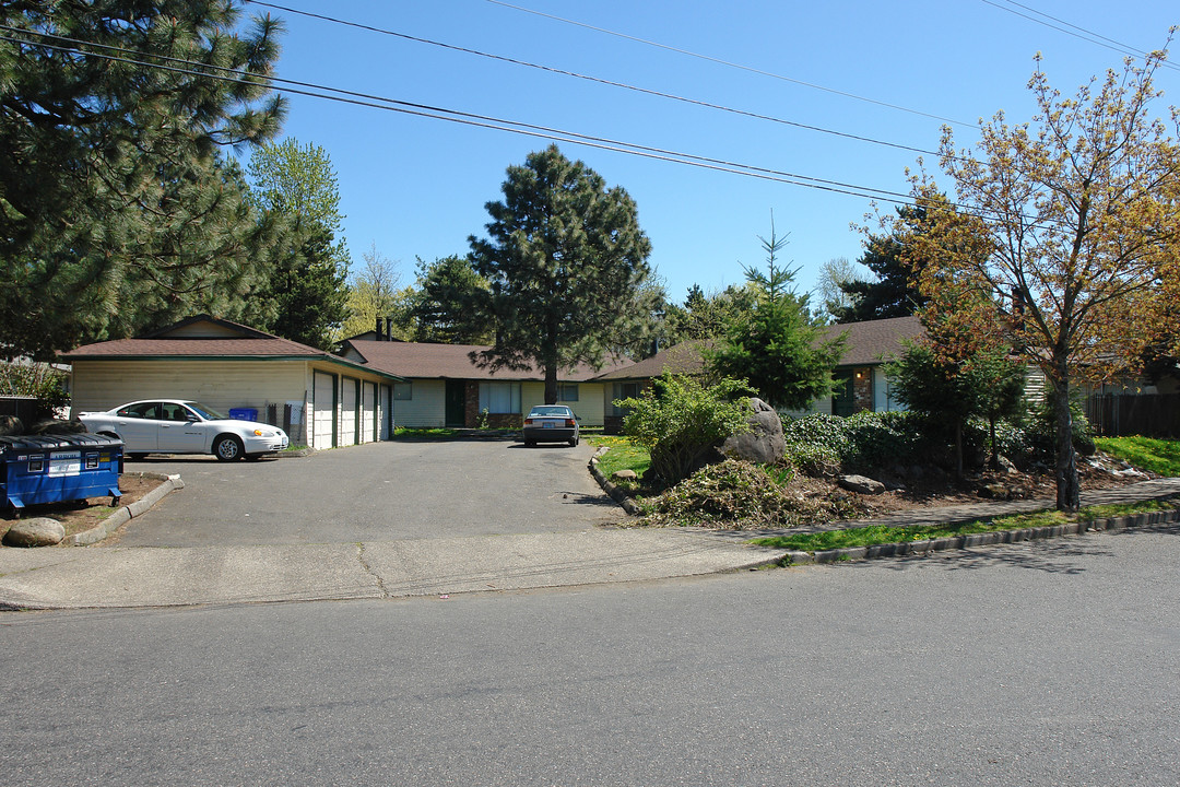 1310-1328 NE 183rd Ave in Portland, OR - Building Photo