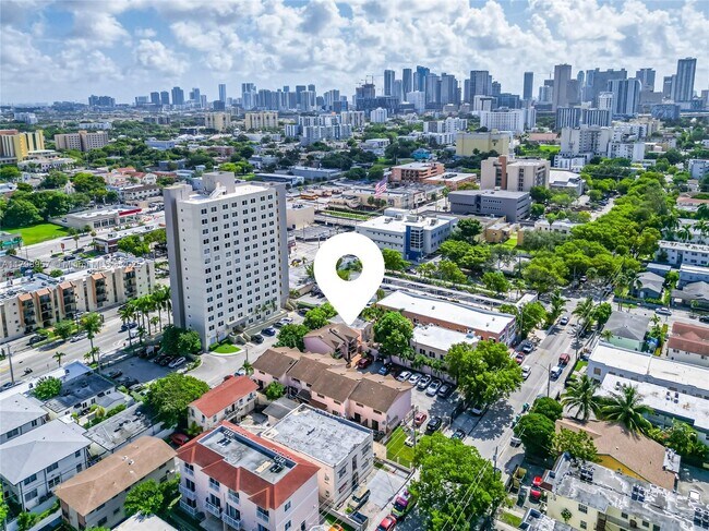 1033 SW 2nd St in Miami, FL - Building Photo - Building Photo