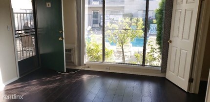 12931 Oxnard St in Los Angeles, CA - Building Photo - Building Photo