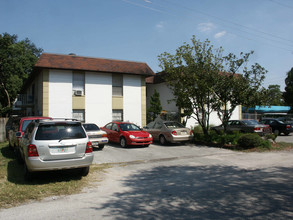 Gemini House in Tampa, FL - Foto de edificio - Building Photo