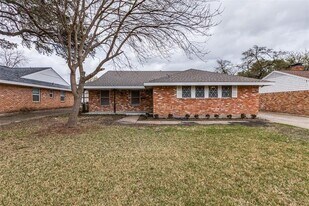 10535 Chesterton Dr in Dallas, TX - Building Photo